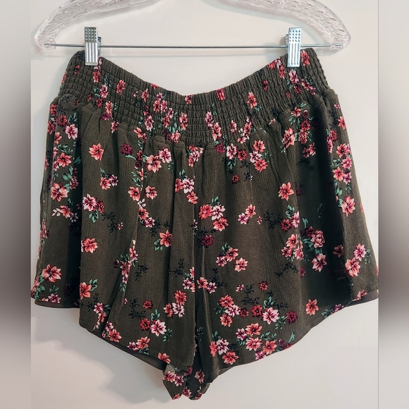 Torrid Floral Flowy Gauze Smocked Shorts - Olive‎ Green - Picture 4 of 8